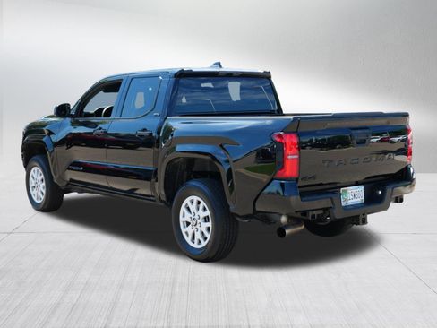 Used 2025 Toyota Tacoma SR5 AWD/4WD image 5