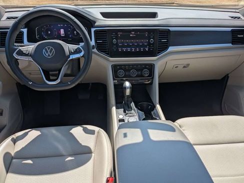Certified 2022 Volkswagen Atlas SE image 17