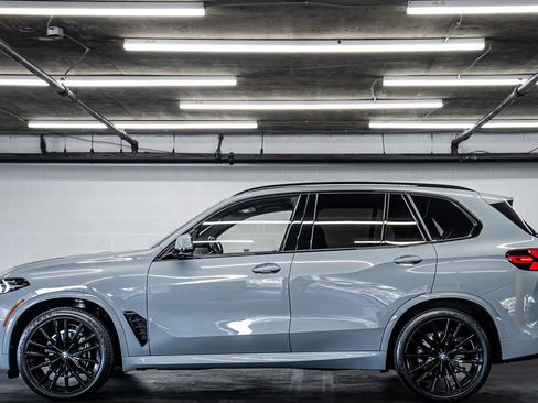 Used 2024 BMW X5 sDrive40i w/ M Sport Package RWD image 2
