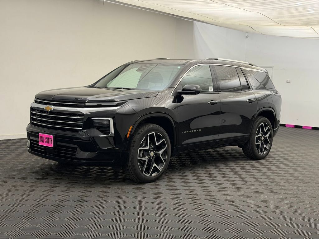 Used 2025 Chevrolet Traverse High Country FWD image 1