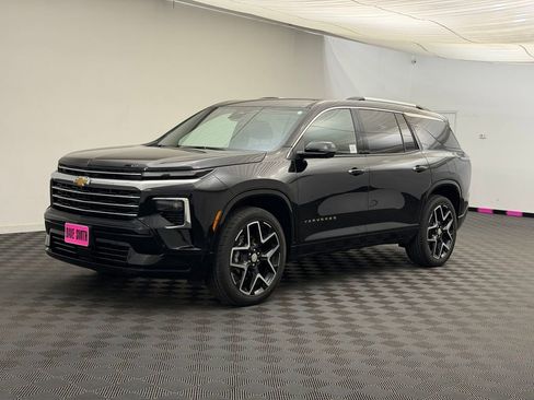Used 2025 Chevrolet Traverse High Country FWD image 1