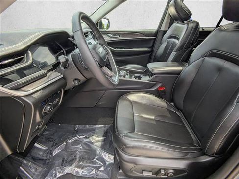 Used 2023 Jeep Grand Cherokee 30th Anniversary AWD/4WD image 18