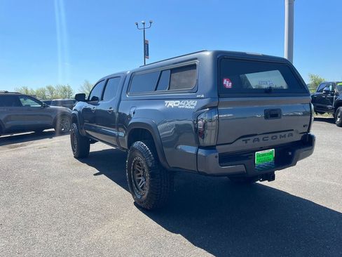 Used 2020 Toyota Tacoma TRD Off-Road w/ TRD Premium Off Road Package AWD/4WD image 4