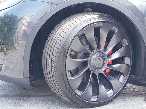 Used 2024 Tesla Model Y Performance AWD/4WD image 32