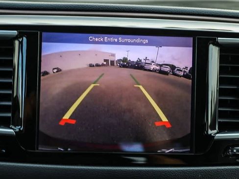 Used 2019 Chrysler Pacifica Touring-L Plus w/ Tire & Wheel Group image 23