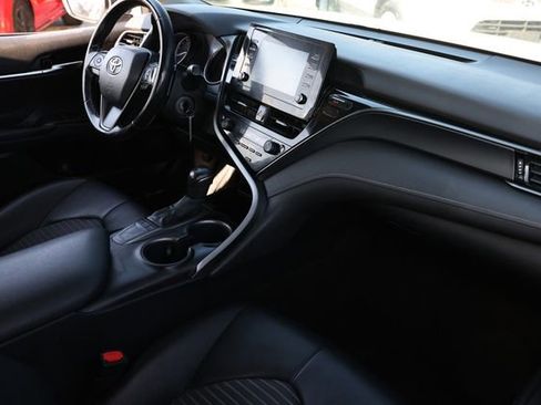 Used 2022 Toyota Camry SE image 21