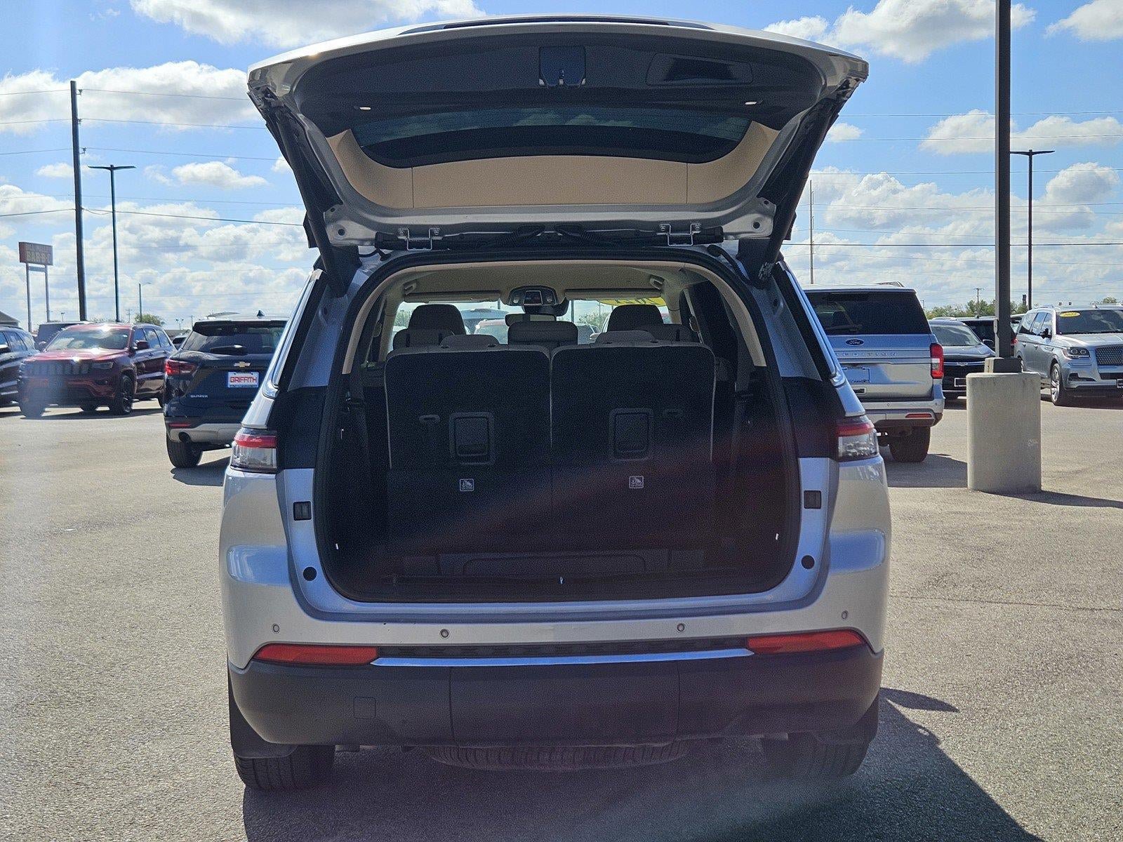 Used 2021 Jeep Grand Cherokee L Limited AWD/4WD image 10