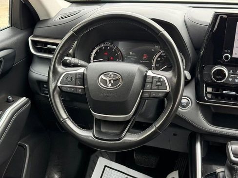 Used 2023 Toyota Highlander LE FWD image 15