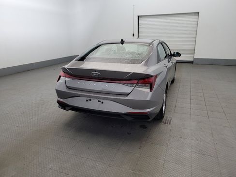Used 2021 Hyundai Elantra SE FWD image 7