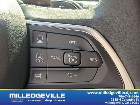 New 2024 Jeep Grand Cherokee L Altitude image 25