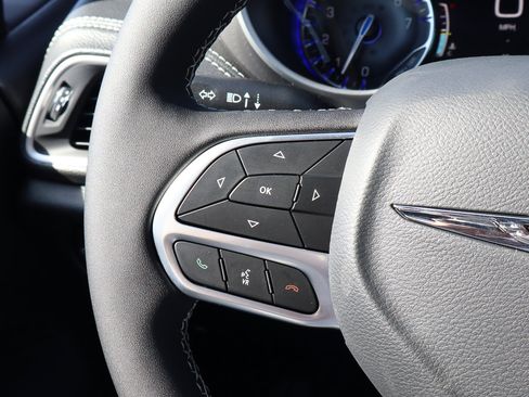 New 2026 Chrysler Pacifica Select image 30