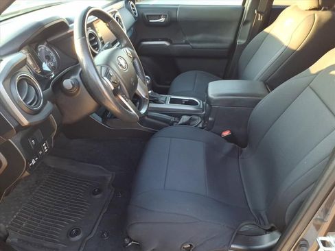 Used 2021 Toyota Tacoma TRD Sport image 5