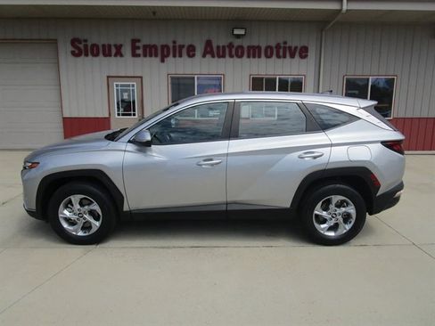 Used 2024 Hyundai Tucson SE AWD/4WD image 2