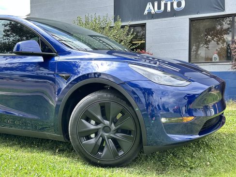 Used 2025 Tesla Model Y Long Range AWD/4WD image 3