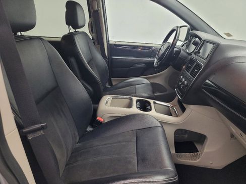 Used 2020 Dodge Grand Caravan SXT image 21