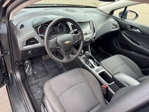 Used 2018 Chevrolet Cruze LT w/ Convenience Package FWD image 15