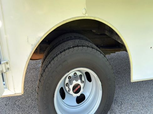 Used 2016 GMC Savana 3500 RWD image 19