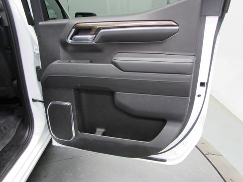 Used 2023 Chevrolet Silverado 1500 RST image 18