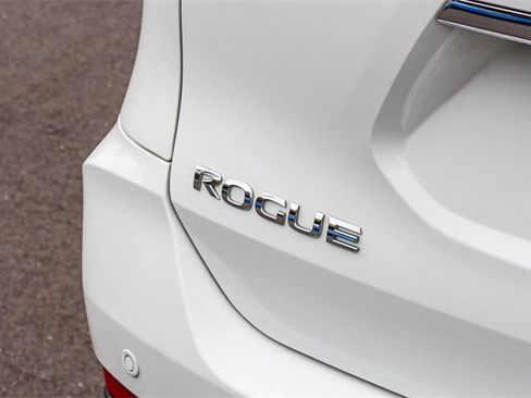 Used 2019 Nissan Rogue SV image 9