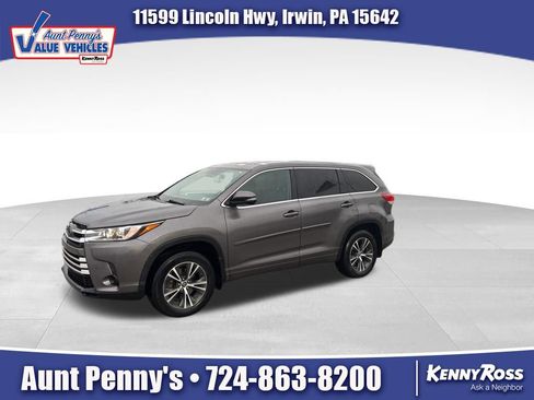 Used 2018 Toyota Highlander LE image 1