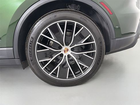 Certified 2026 Porsche Macan Electric RWD image 12