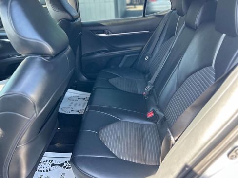 Used 2020 Toyota Camry SE w/ Carpet Mat Package image 17