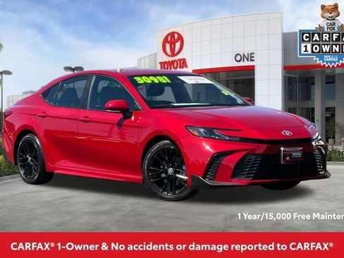 Used 2025 Toyota Camry SE FWD image 2