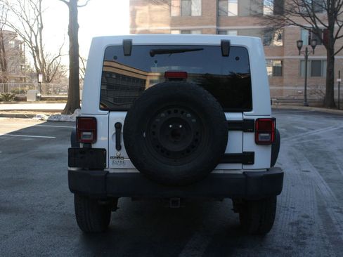 Used 2012 Jeep Wrangler Unlimited Sahara AWD/4WD image 8