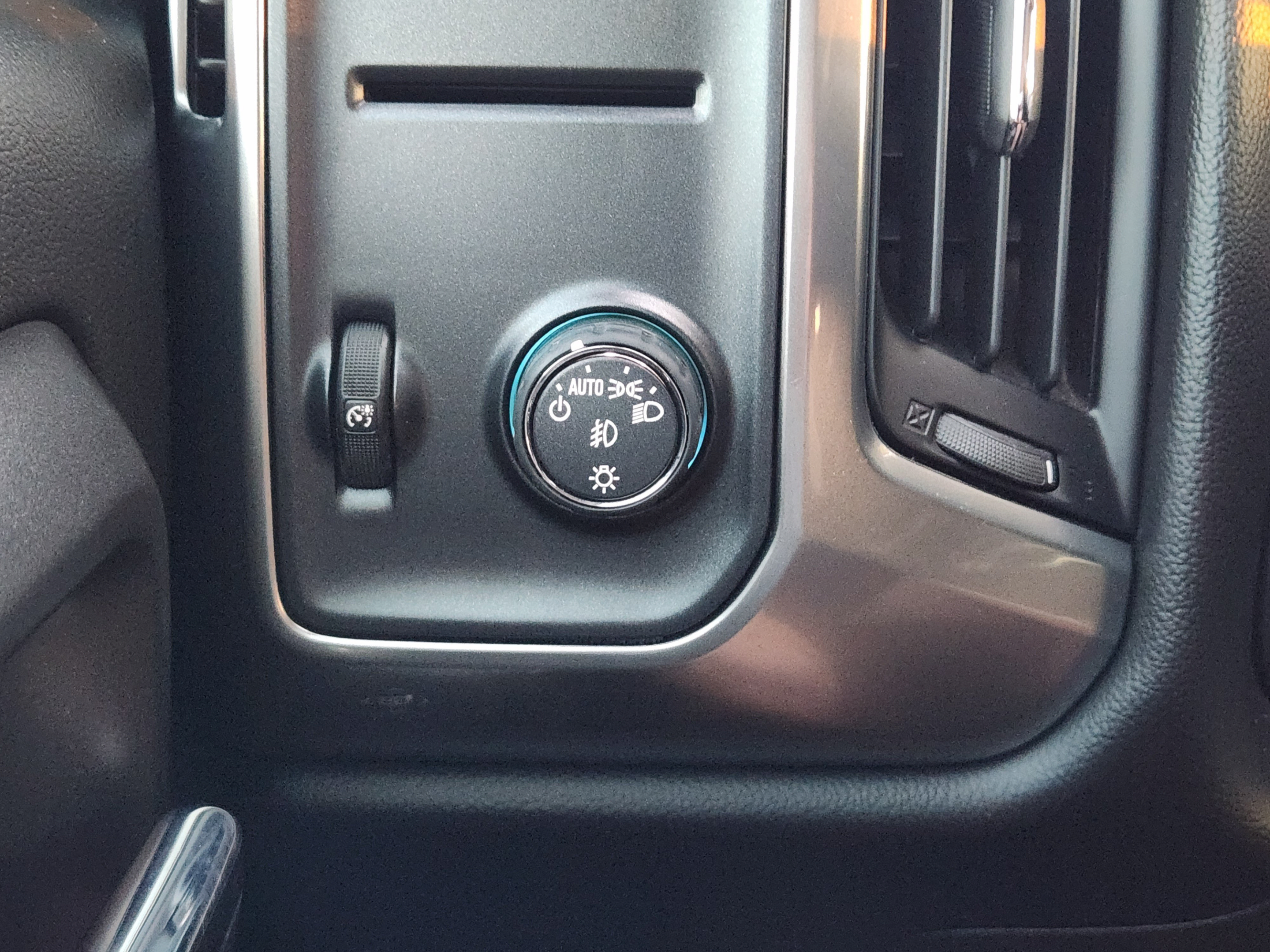 Used 2018 Chevrolet Silverado 1500 LT w/ Texas Edition RWD image 16
