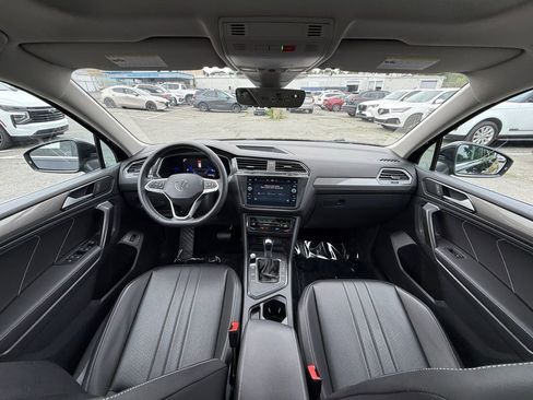 Used 2022 Volkswagen Tiguan SE FWD image 21