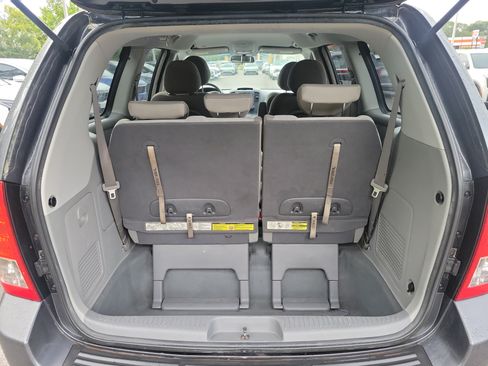 Used 2012 Kia Sedona LX FWD image 11