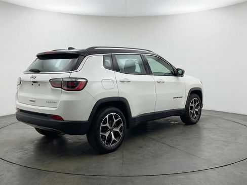 Used 2025 Jeep Compass Limited image 9