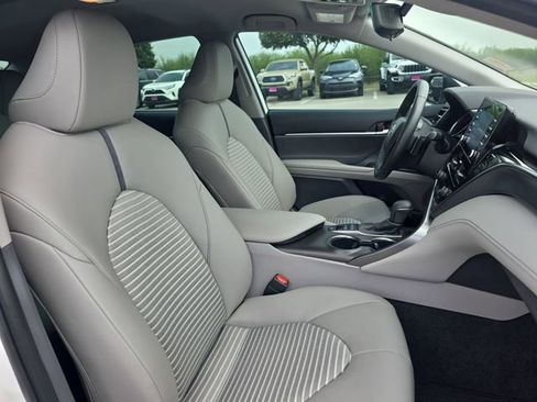 Used 2023 Toyota Camry SE FWD image 10