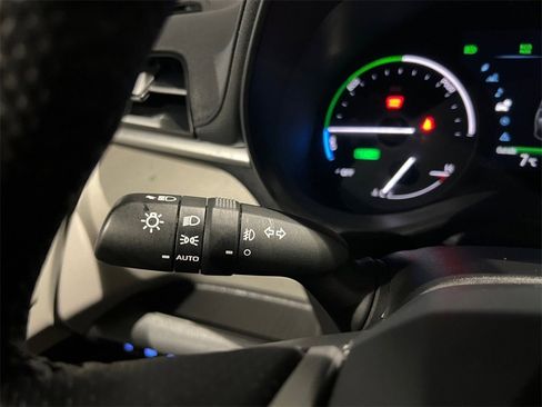 Used 2021 Toyota Sienna Limited image 40