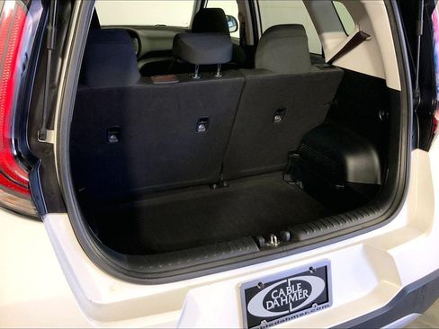 Used 2025 Kia Soul LX w/ LX Technology Package FWD image 4