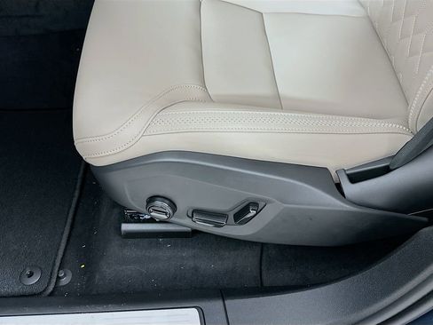 Used 2026 Volvo XC60 B5 Plus w/ Protection Package Premier image 9