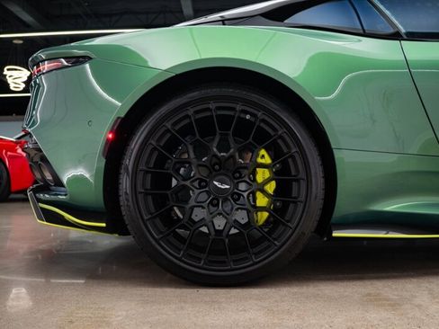 Used 2023 Aston Martin DBS Coupe image 21