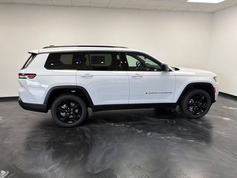 New 2026 Jeep Grand Cherokee L Limited w/ Limited Altitude Package AWD/4WD image 25