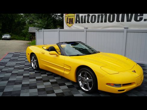 Used 2000 Chevrolet Corvette Convertible w/ Memory Pkg RWD image 1