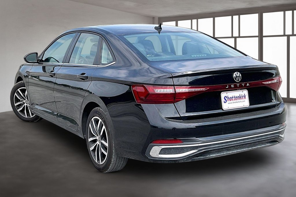Used 2025 Volkswagen Jetta SE FWD image 4
