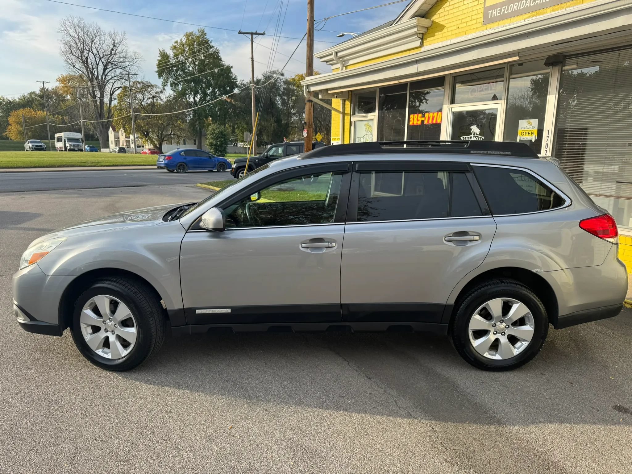 Used 2011 Subaru Outback 2.5i Limited AWD/4WD image 2