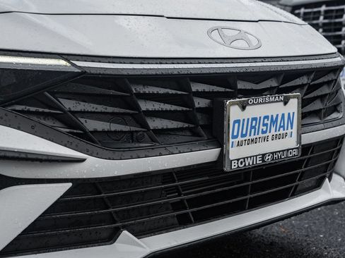 Certified 2025 Hyundai Elantra Sport image 9