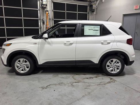New 2026 Hyundai Venue SE FWD image 4