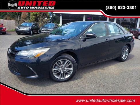 Used 2017 Toyota Camry SE FWD image 1