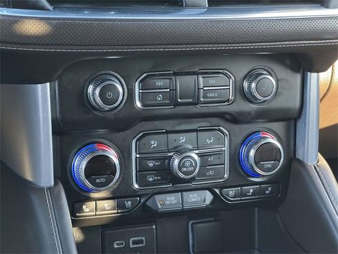 Used 2021 GMC Yukon SLT w/ SLT Premium Package image 21