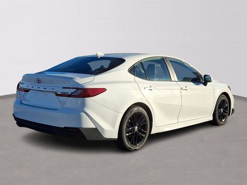 Used 2025 Toyota Camry SE image 6