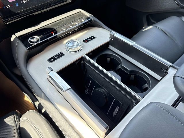 New 2027 Lincoln Navigator Reserve w/ Jet Appearance Package AWD/4WD image 31