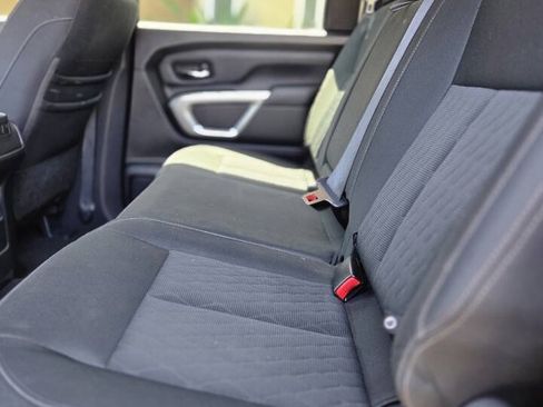 Used 2018 Nissan Titan SV w/ SV Convenience Package AWD/4WD image 16