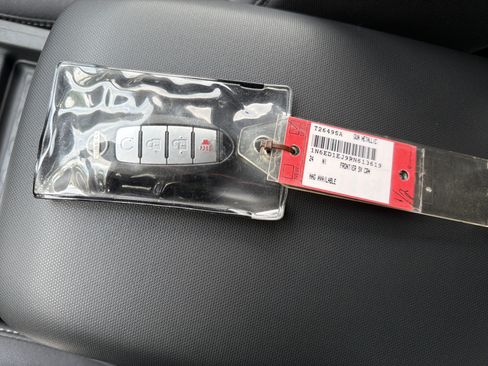 Used 2024 Nissan Frontier SV w/ SV Convenience Package RWD image 38