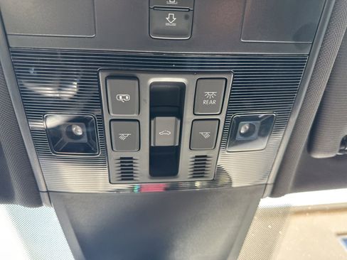 Certified 2023 Volkswagen Tiguan SEL R-Line image 74